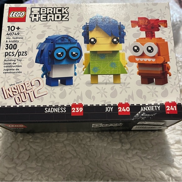Lego Inside Out 2 Brick Headz 40749 NEW Joy Sadness Anxiety - Picture 2 of 9
